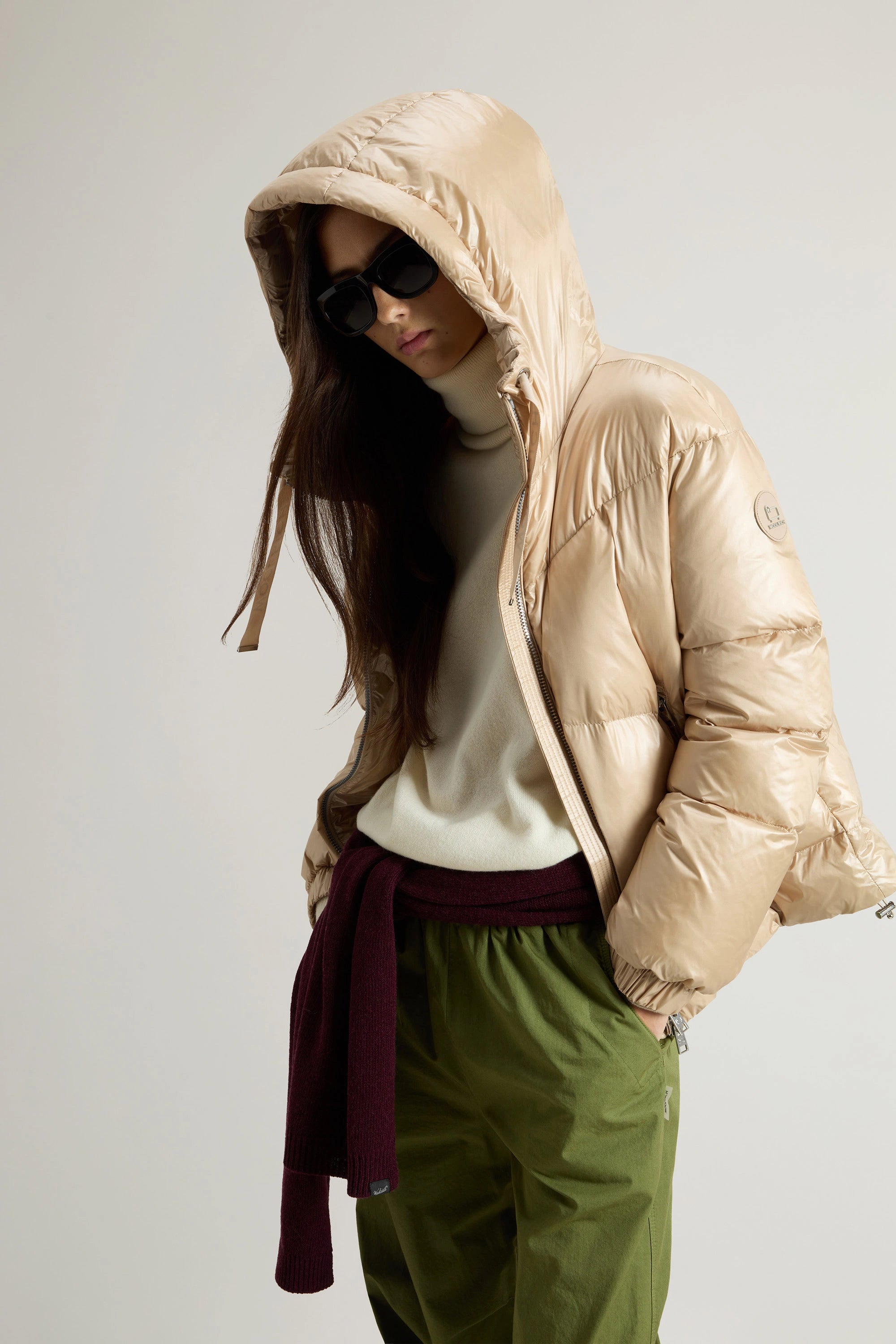 Short Down Jacket Aliquippa in Shiny Nylon / Beige