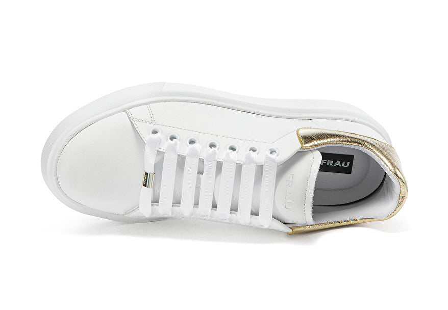 Sneaker con dettaglio luminoso / Bianco - Ideal Moda