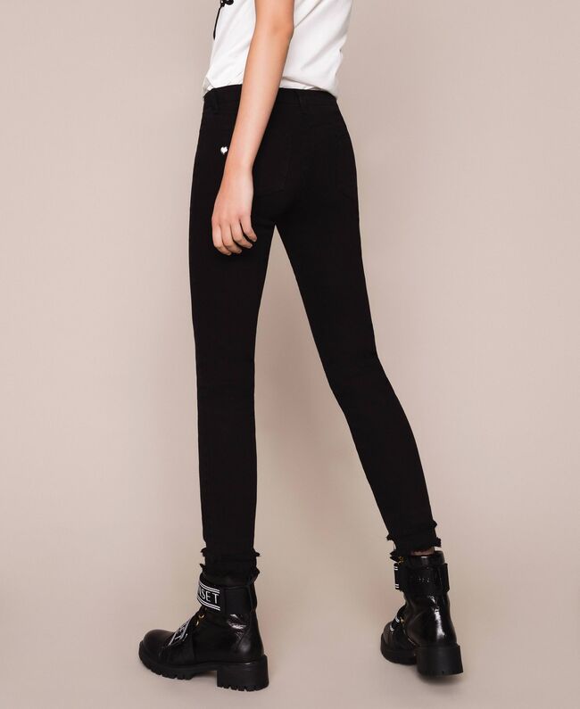 Pantaloni skinny con fondo sfrangiato / Nero - Ideal Moda
