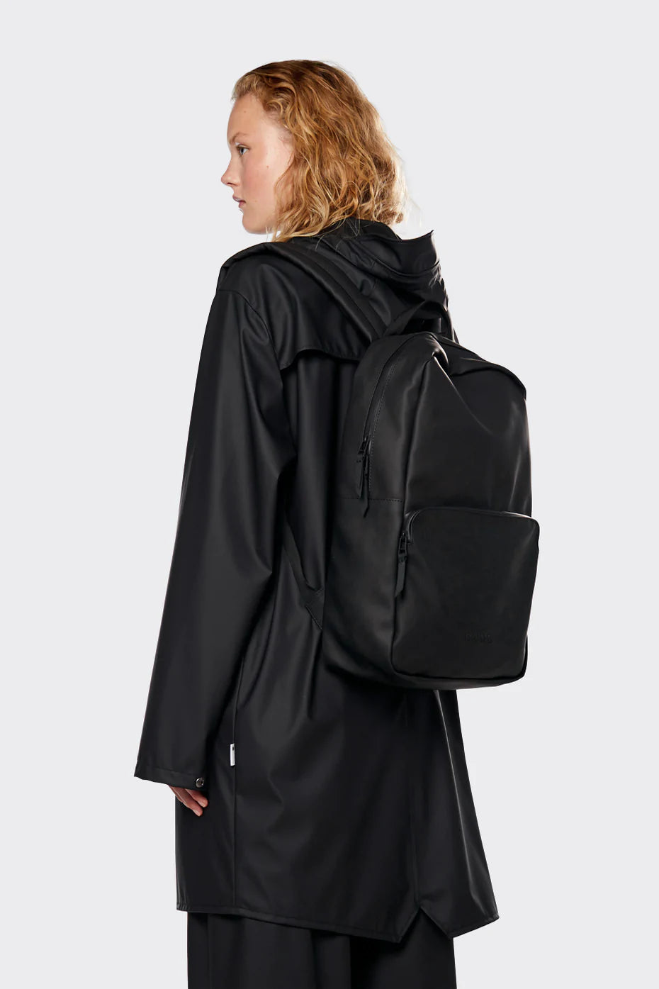 field bag in black rains Field Rains Backpack / Black