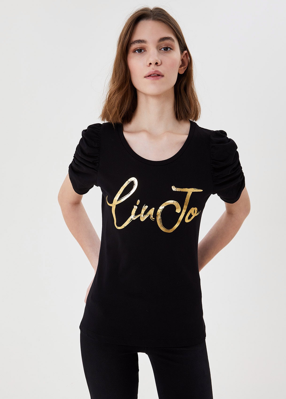T-shirt con maniche a sbuffo / Nero - Ideal Moda