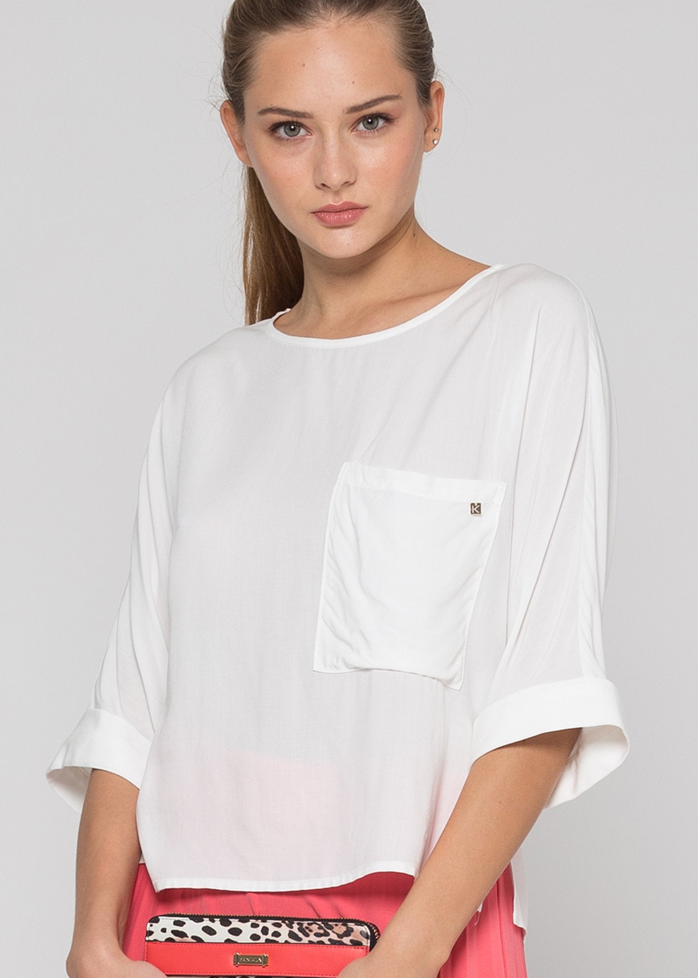 Blusa in viscosa con spilla / Bianco - Ideal Moda