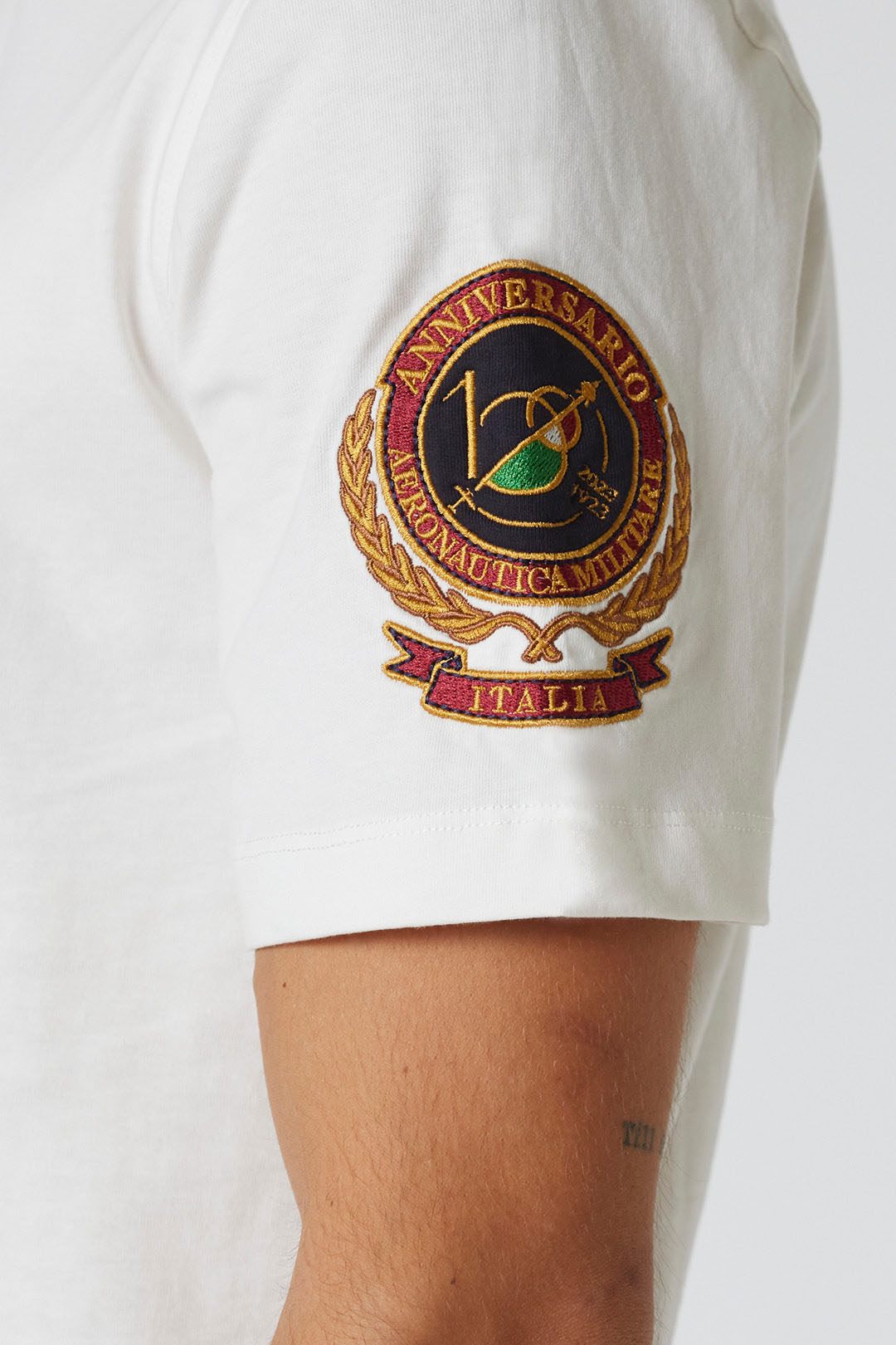 T-Shirt in Cotone con Ricamo Aeronautica Militare / Bianco - Ideal Moda